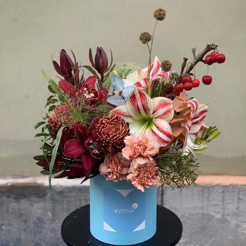 Flower box «Terracotta chocolate», Flowers: Hippeastrum, Chrysanthemum, Cymbidium, Scabiosa, Brunia, Eucalyptus, Dianthus, Pittosporum