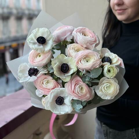 Photo of Anemones and ranunculi in a bouquet «Sweet tenderness»