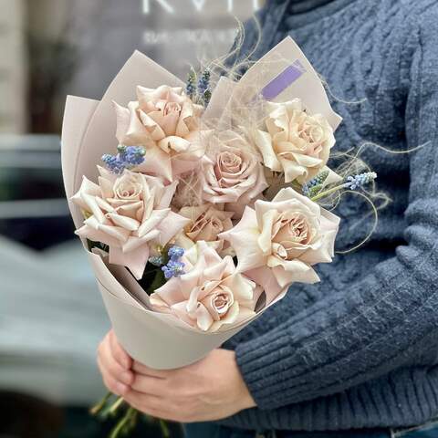 Pastel bouquet with Menta roses and muscari «Silver springs», Flowers: Rose, Muscari, Stipa
