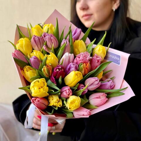 Colorful mix of 35 tulips in a bouquet «Sweet day», Flowers: Tulipa, 35 pcs. 
