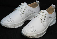Перфорированные туфли кроссовки женские белые Derem 18-104-04 All White.