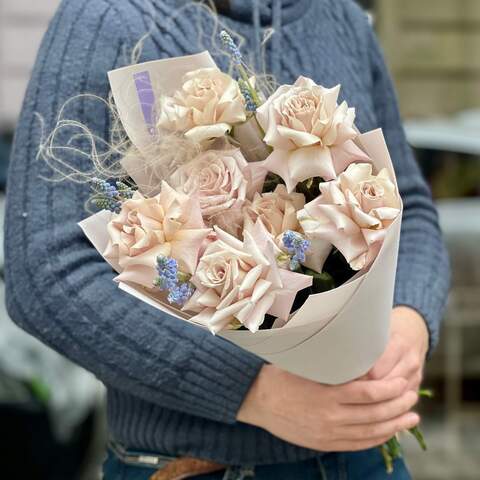 Photo of Pastel bouquet with Menta roses and muscari «Silver springs»