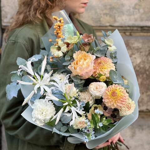Bouquet «Touch me!», Flowers: Pion-shaped rose, Merine, Ilex, Eucalyptus, Eustoma, Oxypetalum, Dahlia, Dianthus