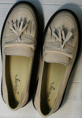 Демисезонные туфли лоферы женские кожаные Markos S-6 Light Beige.