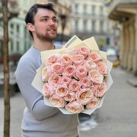 Photo of 25 Tsumugi peony roses in a bouquet «Japanese Tenderness»