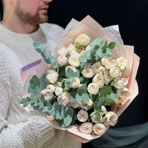 Photo of 9 spray roses and eucalyptus in a bouquet «Pearl moment»