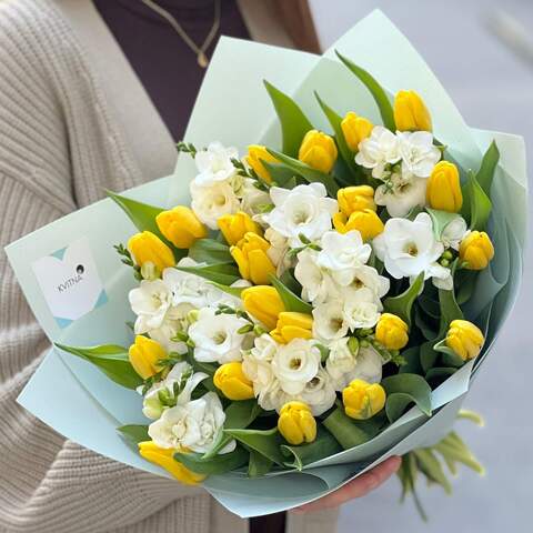 Light fragrant bouquet of tulips and freesias «Sunny Diamonds», Flowers: Tulipa, Freesia