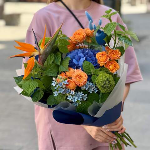 Constrasting bouquet with strelitzia «Tropical Evening», Flowers: Strelitzia, Oxypetalum, Peony Spray Rose, Rubus Idaeus, Papaver, Hydrangea, Lagurus, Dianthus