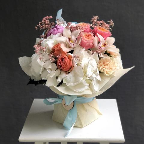 Композиція з квітів «Перлина», Композиція в тканини з білою гортензією