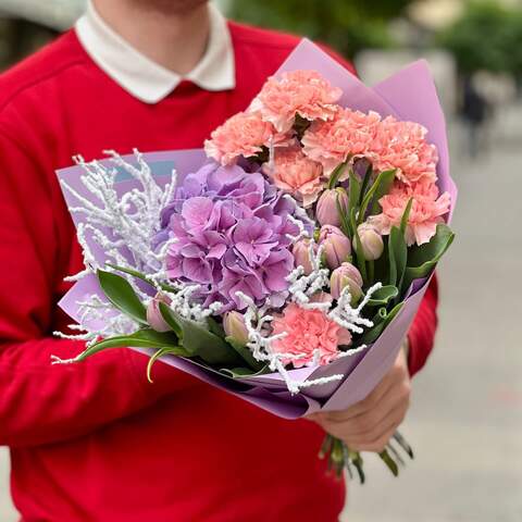 Interesting bouquet with hydrangea «Winter Dawn», Flowers: Hydrangea, Tulipa, Dianthus