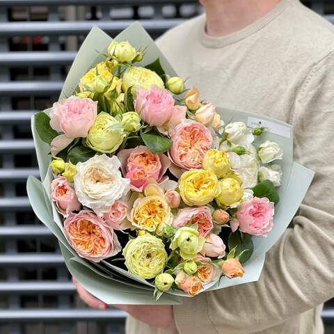 Микс кустовых пионовидных роз в букете «Цветной сон», Цветы: Роза пионовидная кустовая