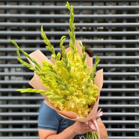 Photo of 11 gladioli in a bouquet «Scent of Lime»