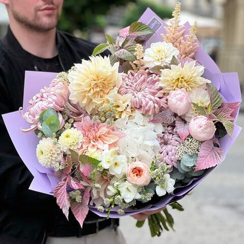 Voluminous bouquet in pastel shades «Golden Pollen», Flowers: Dahlia, Astilbe, Hydrangea, Freesia, Ozothamnus, Chrysanthemum, Pion-shaped rose, Astrantia