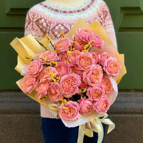 Bouquet of 7 bush peony roses and ilex «Romantic greetings», Flowers: Pion-shaped rose, Ilex