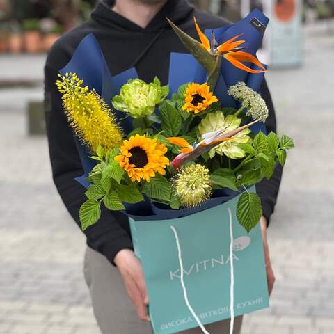 Photo of Bouquet of interesting persistent flowers «Firebird of Summer»