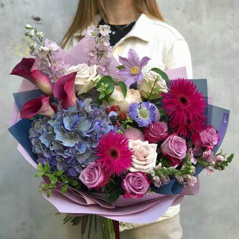 Bouquet «Autumn Blues», Flowers: Hydrangea, Chrysanthemum, Zantedeschia, Rose, Pion-shaped rose, Gerbera, Anthurium, Clematis, Pittosporum, Rubus