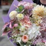 Photo of Voluminous bouquet in pastel shades «Golden Pollen»