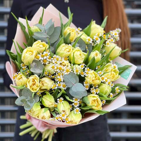 Bouquet «Cheerful Ludmila», Flowers: Tulipa, Tanacetum, Eucalyptus