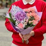 Photo of Interesting bouquet with hydrangea «Winter Dawn»