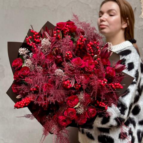 Voluminous burgundy bouquet with spray roses «Tart Berry», Flowers: Skimmia, Asparagus, Peony Spray Rose, Ilex, Leucadendron