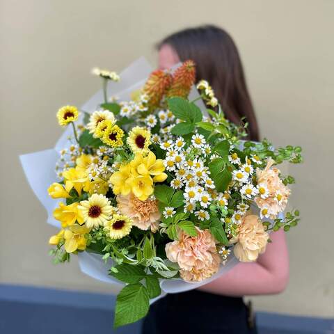 Bouquet «Juicy Goodies», Flowers: Tanacetum, Dianthus, Freesia