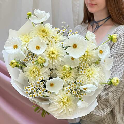 Bouquet «White stars», Flowers: Dahlia, Cosmos, Tanacetum