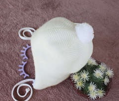 Утепленная шапка для новорожденных  (0-3 мес, молочный)