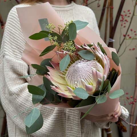 Incredible King Protea with eucalyptus in a bouquet «Star of Africa», Flowers: Protea King, Eucalyptus