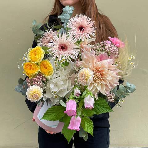 Box with flowers «Romantic Smile», Flowers: Hydrangea, Pion-shaped rose, Gerbera, Eucalyptus, Stipa, Ozothamnus, Dahlia, Dianthus