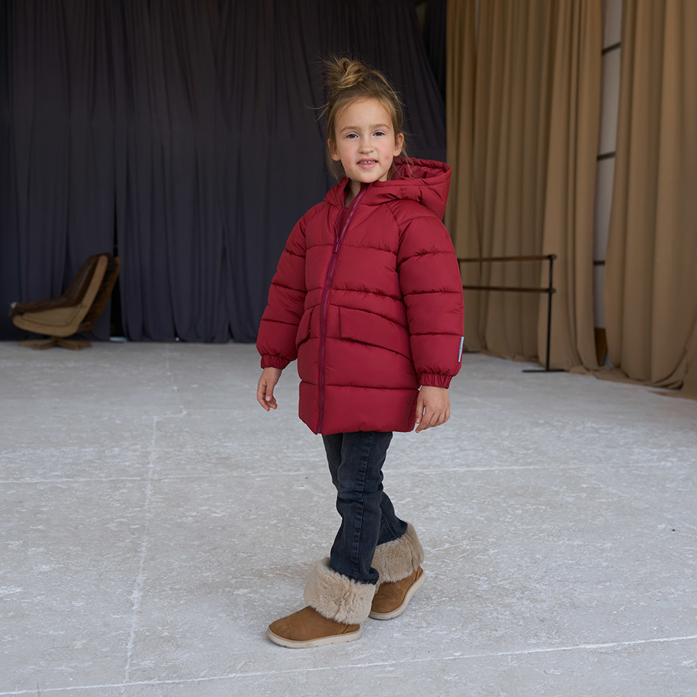 Дитяча подовжена зимова куртка в бордовому кольорі для дівчинки