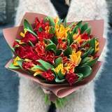 Photo of Bouquet of wavy tulips «Hot Kiss»