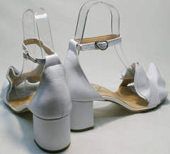 Босоножки женские на каблуке с закрытой пяткой Ari Andano K-0100 White
