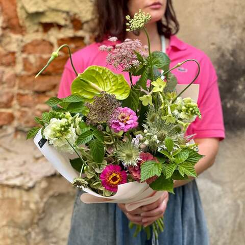 Colorful bouquet with zinnia «Summer Rain», Flowers: Hydrangea, Eryngium, Anthurium, Zinnia, Antirinum, Daucus