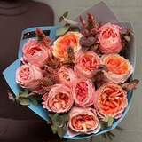 Photo of Interesting trio bouquet with Princess Sakura premium Japanese roses «Royal Autumn»