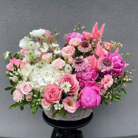 Flower basket «Paradise Delight», Flowers: Nigella, Pion-shaped rose, Paeonia, Hydrangea, Eustoma, Scabiosa, Lagurus, Chamelaucium, Pittosporum