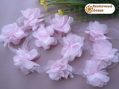 Шифоновые цветы на сетке светло-розовые диаметр 5 см