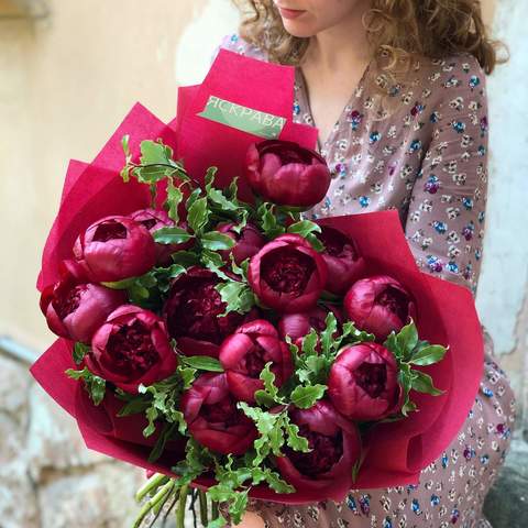 15 peonies in a bouquet «Burgundy shine», Flowers: Pittosporum, Paeonia