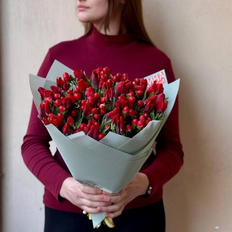 Photo of Exquisite variegated tulips with hypericum berries in a bouquet «Ruby Flashes»