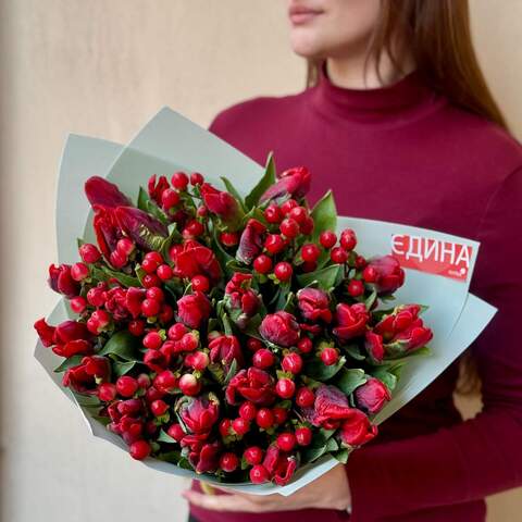 Photo of Exquisite variegated tulips with hypericum berries in a bouquet «Ruby Flashes»