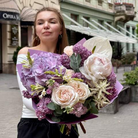 Лавандовый кружевной букет с гортензией «Приятный сюрприз», Цветы: Пион, Тубероза, Эвкалипт, Гортензия, Антуриум, Маттиола, Астильба, Диантус (Гвоздика), Сирень