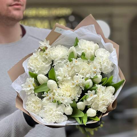 Photo of Light bouquet of a combination of white tulips, fragrant daffodils and dianthus «Spring marshmallow»