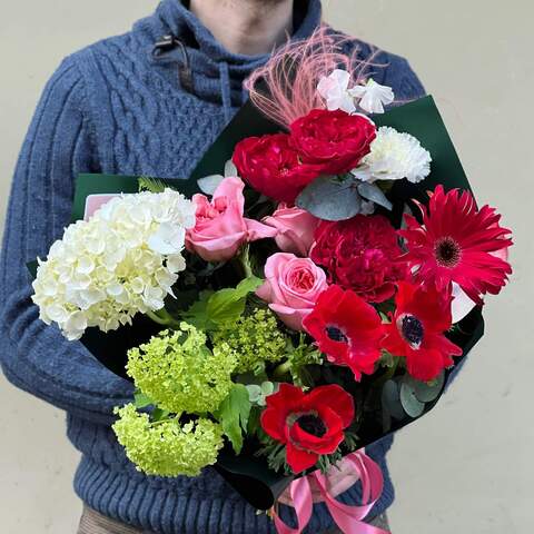 Bouquet «Burning hugs», Flowers: Pion-shaped rose, Gerbera, Hydrangea, Anthurium, Viburnum, Stipa, Dianthus, Bush Rose, Eucalyptus