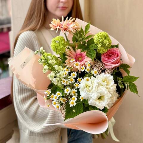 Photo of Charming bouquet with tanacetum «Sweet smile»