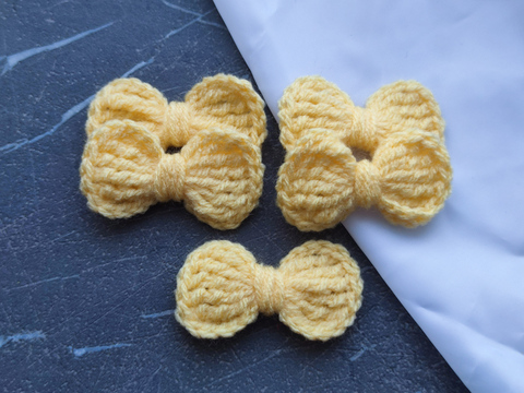 Бантик в'язаний жовтий (ручної работи)