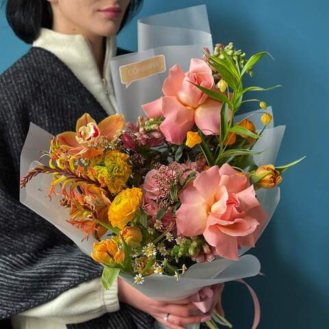 Bouquet «Orange coffee», Flowers: Rose, Sandersonia, Cymbidium, Antirinum, Tanacetum, Skimmia, Tulipa, Ranunculus