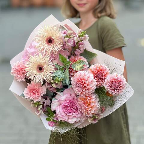 Bouquet «Children's smile», Flowers: Dahlia, Gerbera, Pion-shaped rose, Antirinum, Hydrangea, Panicum, Rubus Idaeus, Oxypetalum