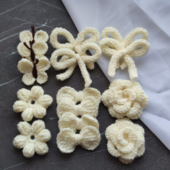 Квітка об'ємна в'язана молочна (ручна работа)