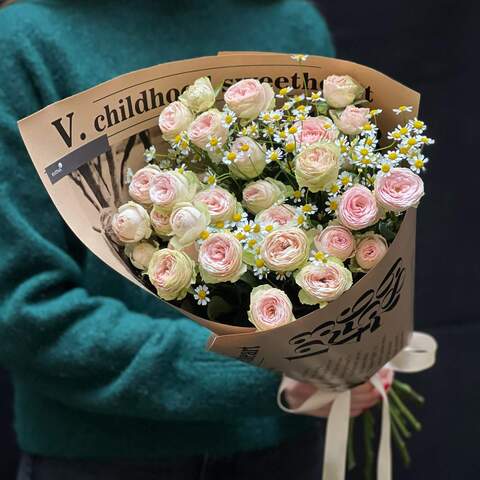 Букет «Милый свёрток», Цветы: Роза кустовая, Танацетум
