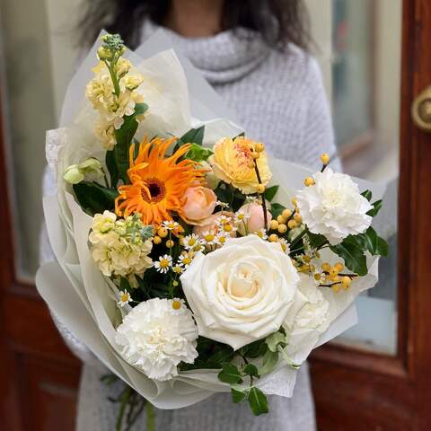Bouquet «Sunny compliment», Flowers: Gerbera, Dianthus, Matthiola, Rose, Ranunculus, Ilex, Helleborus