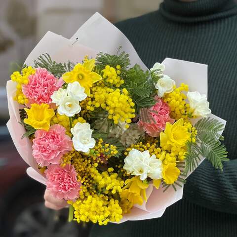 Fragrant spring bouquet with mimosa, daffodils, dianthus and freesias «Aroma of feelings», Flowers: Mimosa, Narcissus, Dianthus, Freesia, Hyacinthus